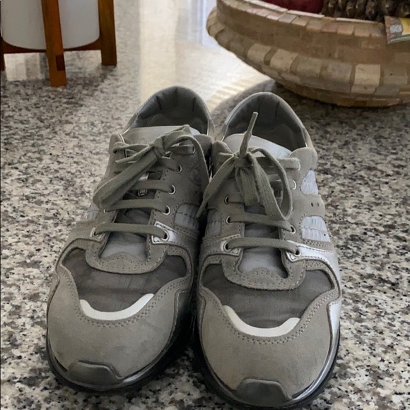 Shoes - Picture 2 of 3